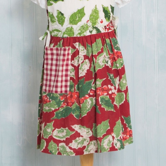 April Cornell KIDS Apron Jolly Holly Patchwork - Picture 3 of 3